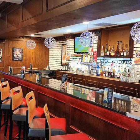 Days Inn & Suites By Wyndham Roseville/Detroit Area Exteriér fotografie