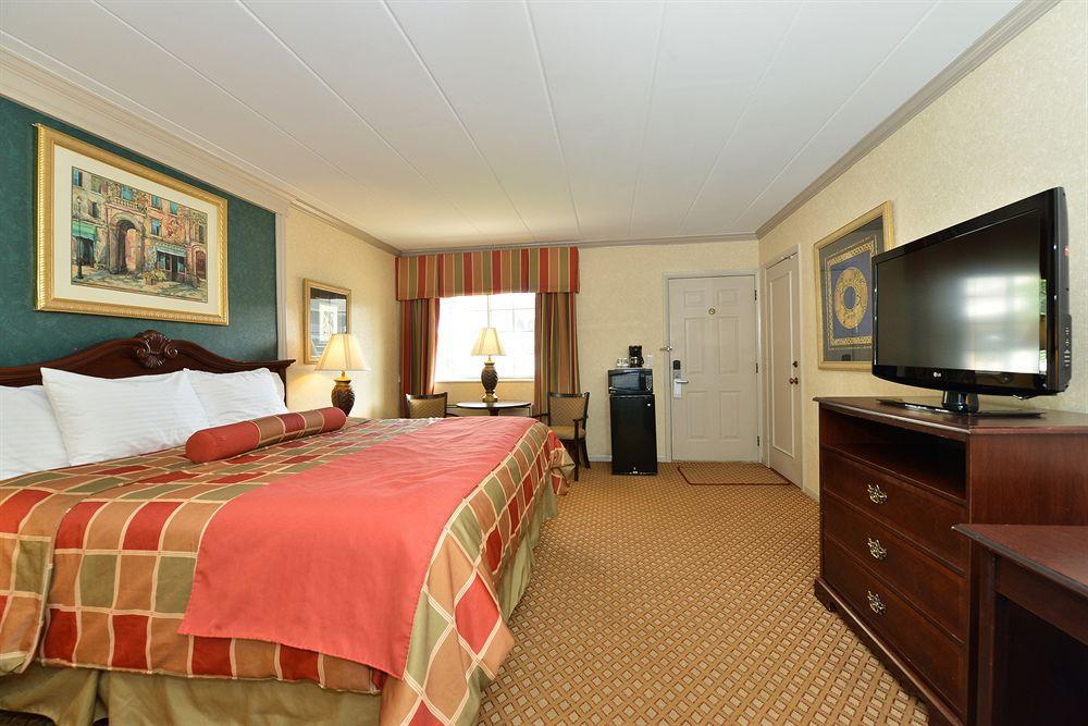 Days Inn & Suites By Wyndham Roseville/Detroit Area Exteriér fotografie