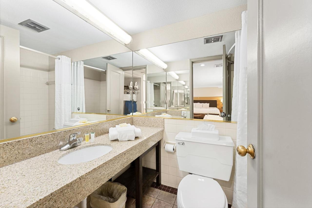 Days Inn & Suites By Wyndham Roseville/Detroit Area Exteriér fotografie