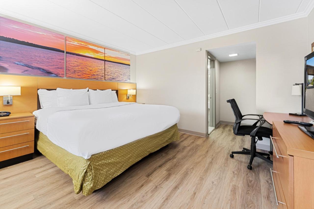 Days Inn & Suites By Wyndham Roseville/Detroit Area Exteriér fotografie