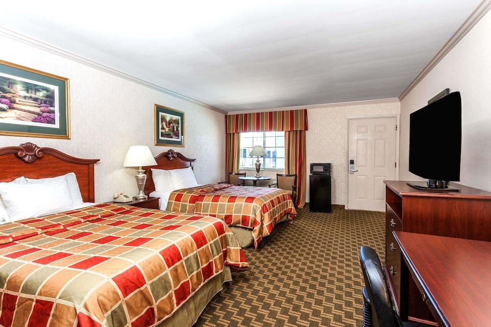 Days Inn & Suites By Wyndham Roseville/Detroit Area Exteriér fotografie