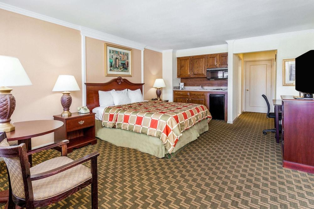 Days Inn & Suites By Wyndham Roseville/Detroit Area Exteriér fotografie