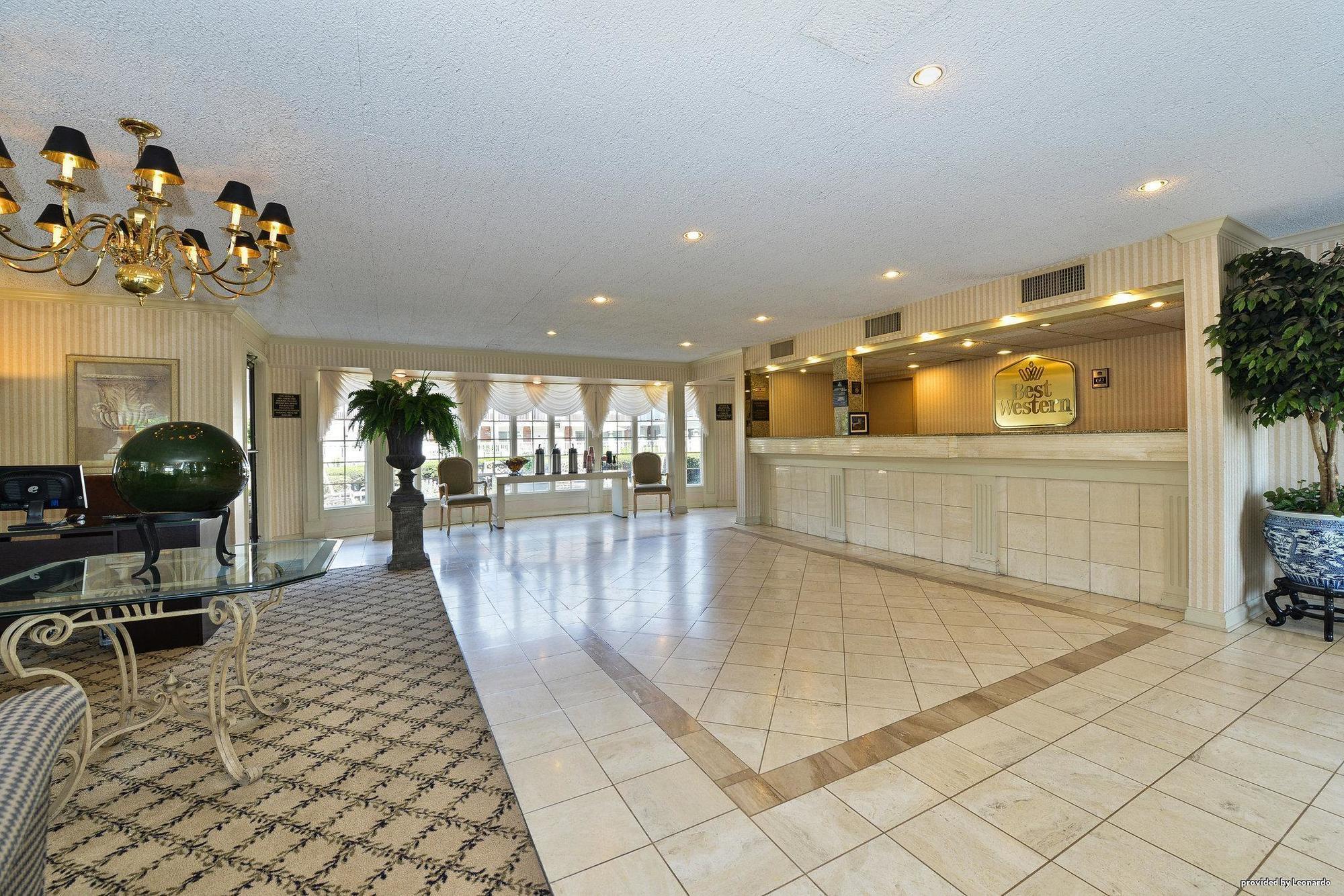 Days Inn & Suites By Wyndham Roseville/Detroit Area Exteriér fotografie
