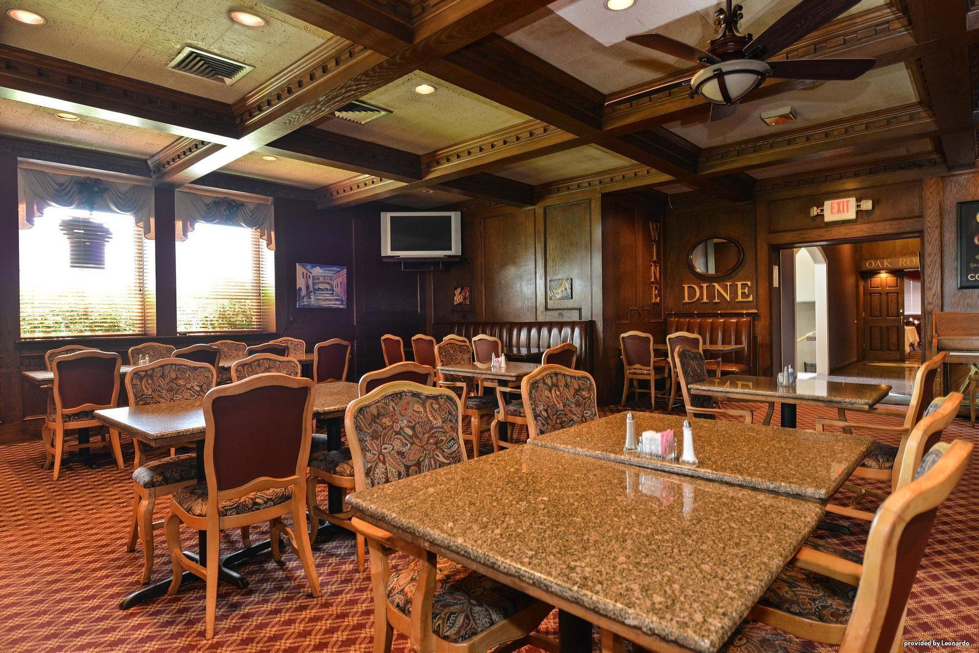 Days Inn & Suites By Wyndham Roseville/Detroit Area Exteriér fotografie