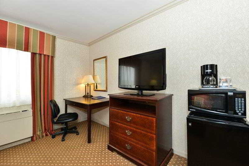 Days Inn & Suites By Wyndham Roseville/Detroit Area Exteriér fotografie