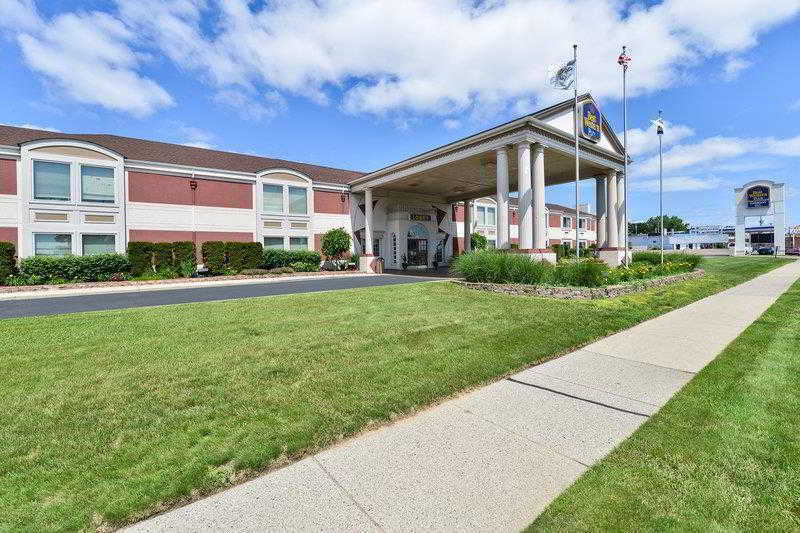Days Inn & Suites By Wyndham Roseville/Detroit Area Exteriér fotografie