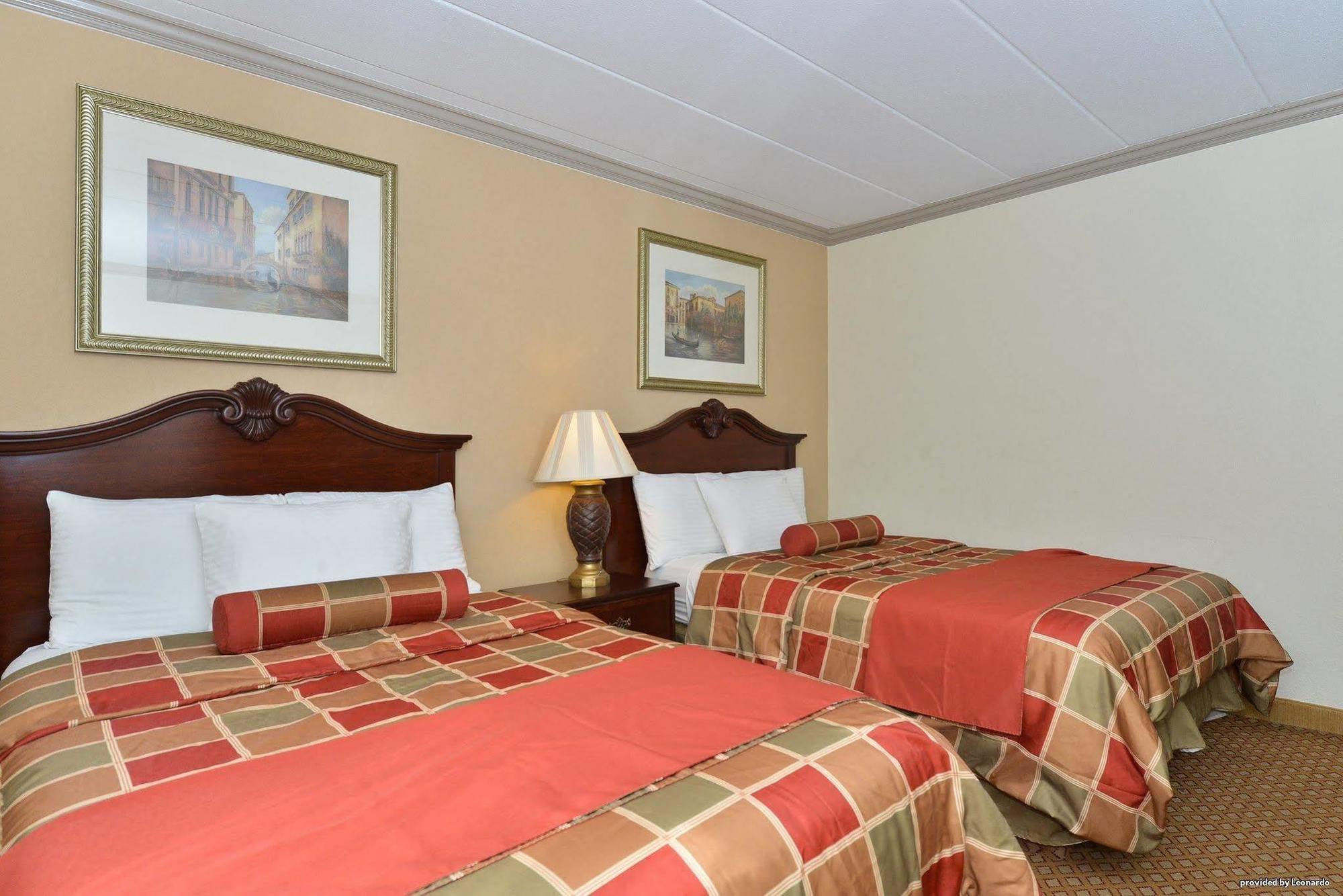Days Inn & Suites By Wyndham Roseville/Detroit Area Exteriér fotografie