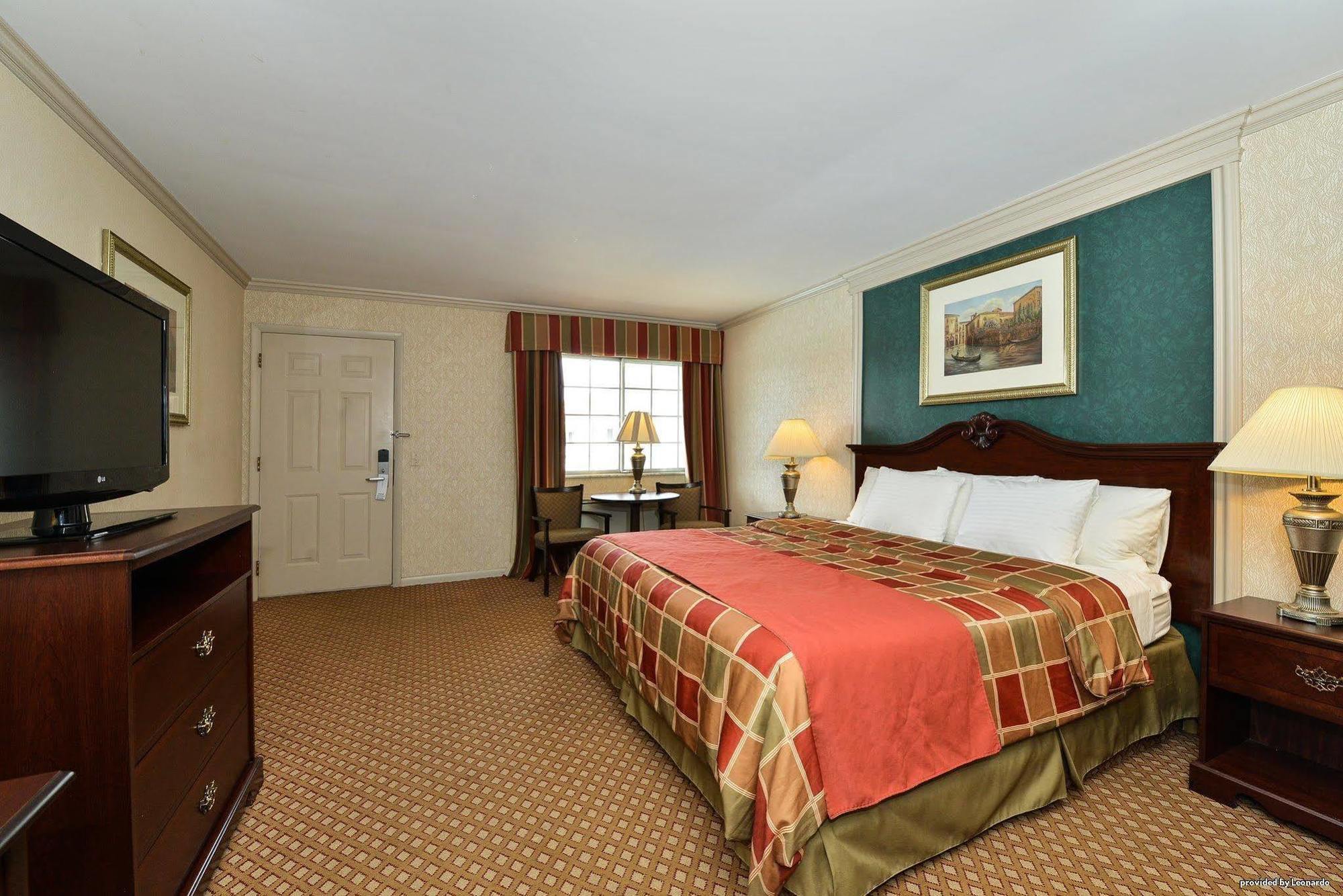Days Inn & Suites By Wyndham Roseville/Detroit Area Exteriér fotografie