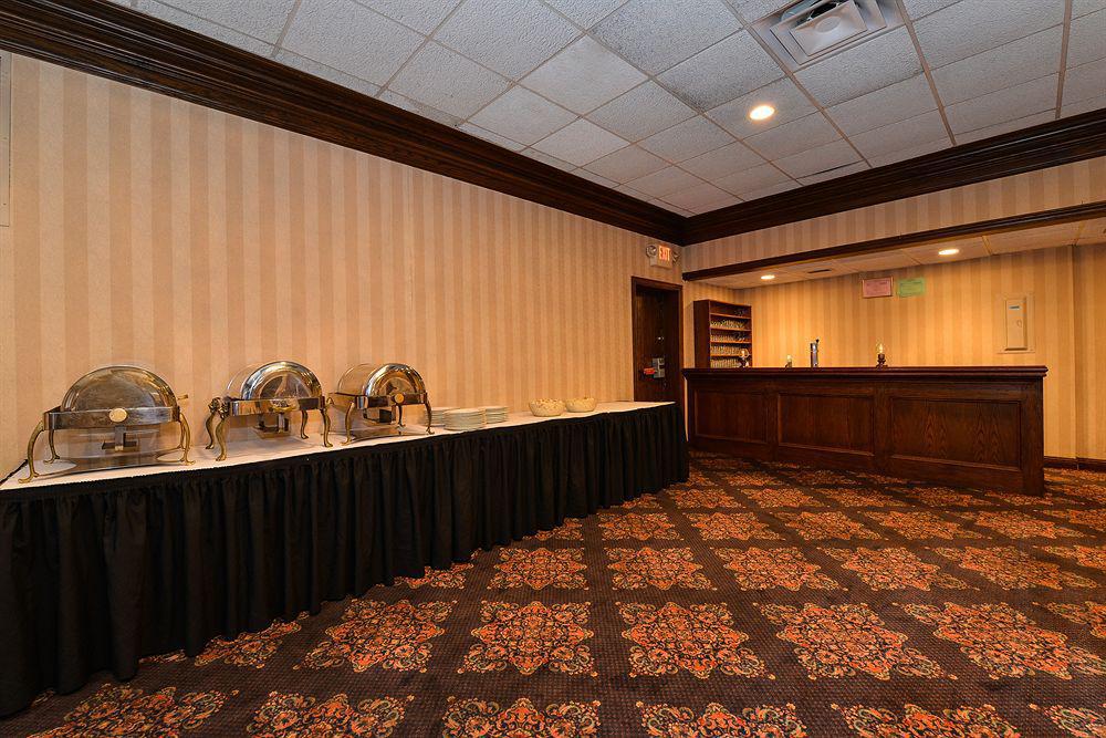Days Inn & Suites By Wyndham Roseville/Detroit Area Exteriér fotografie