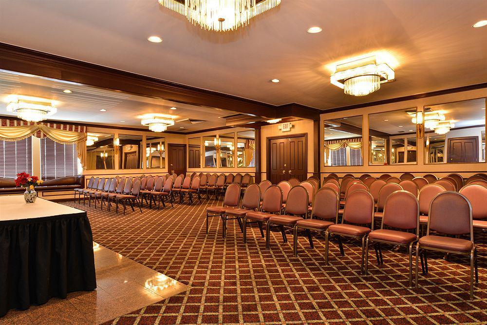 Days Inn & Suites By Wyndham Roseville/Detroit Area Exteriér fotografie