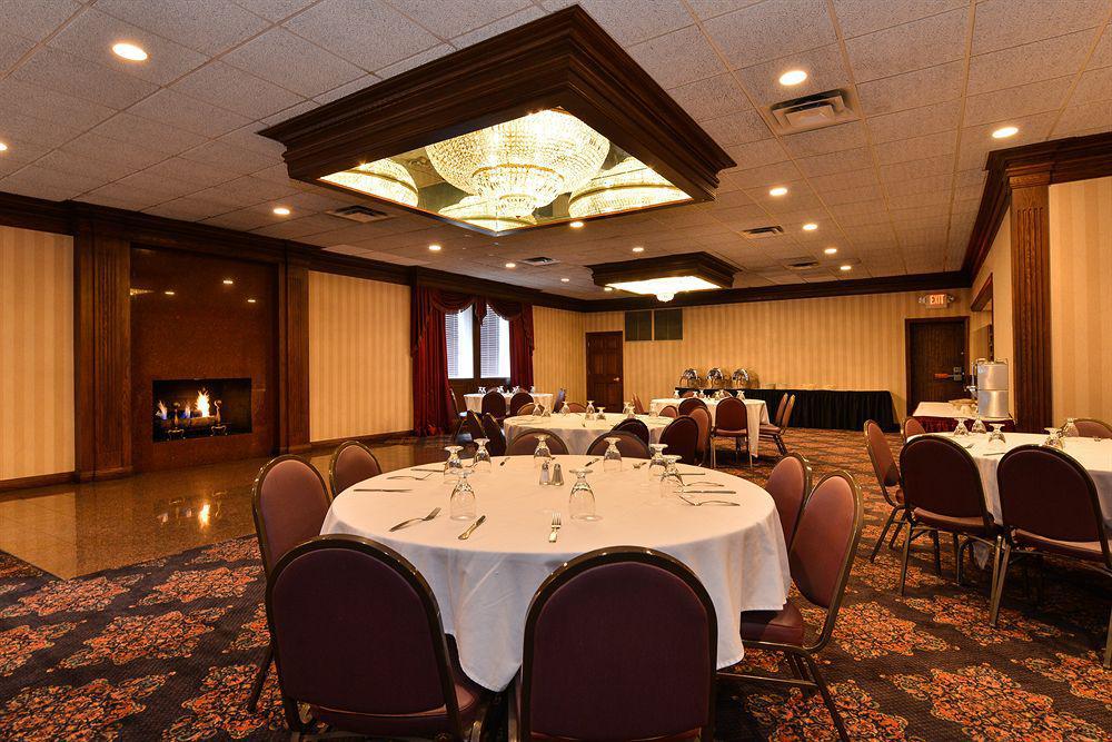 Days Inn & Suites By Wyndham Roseville/Detroit Area Exteriér fotografie