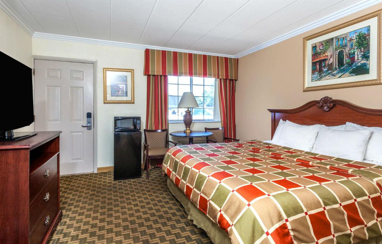 Days Inn & Suites By Wyndham Roseville/Detroit Area Exteriér fotografie